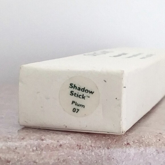 ORIGINS Shadow Stick Powdery Pencil - 07 - Plum - DISCONTINUED - Picture 3 of 3